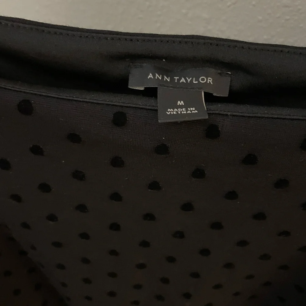Ann Taylor Black Swiss Dot Boatneck Blouse Gathered Shoulder & 3/4 Sleeve Sz M - Picture 4 of 12
